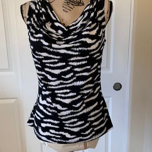 Calvin Klein black and white stretchy top. Excellent condition.